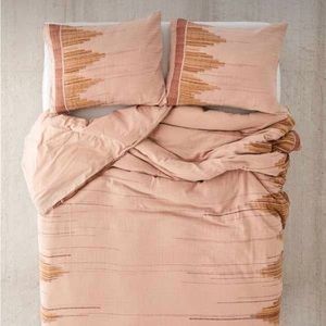 Anthropologie urban outfitters Inga Kilim gauze duvet cover and 2 shams